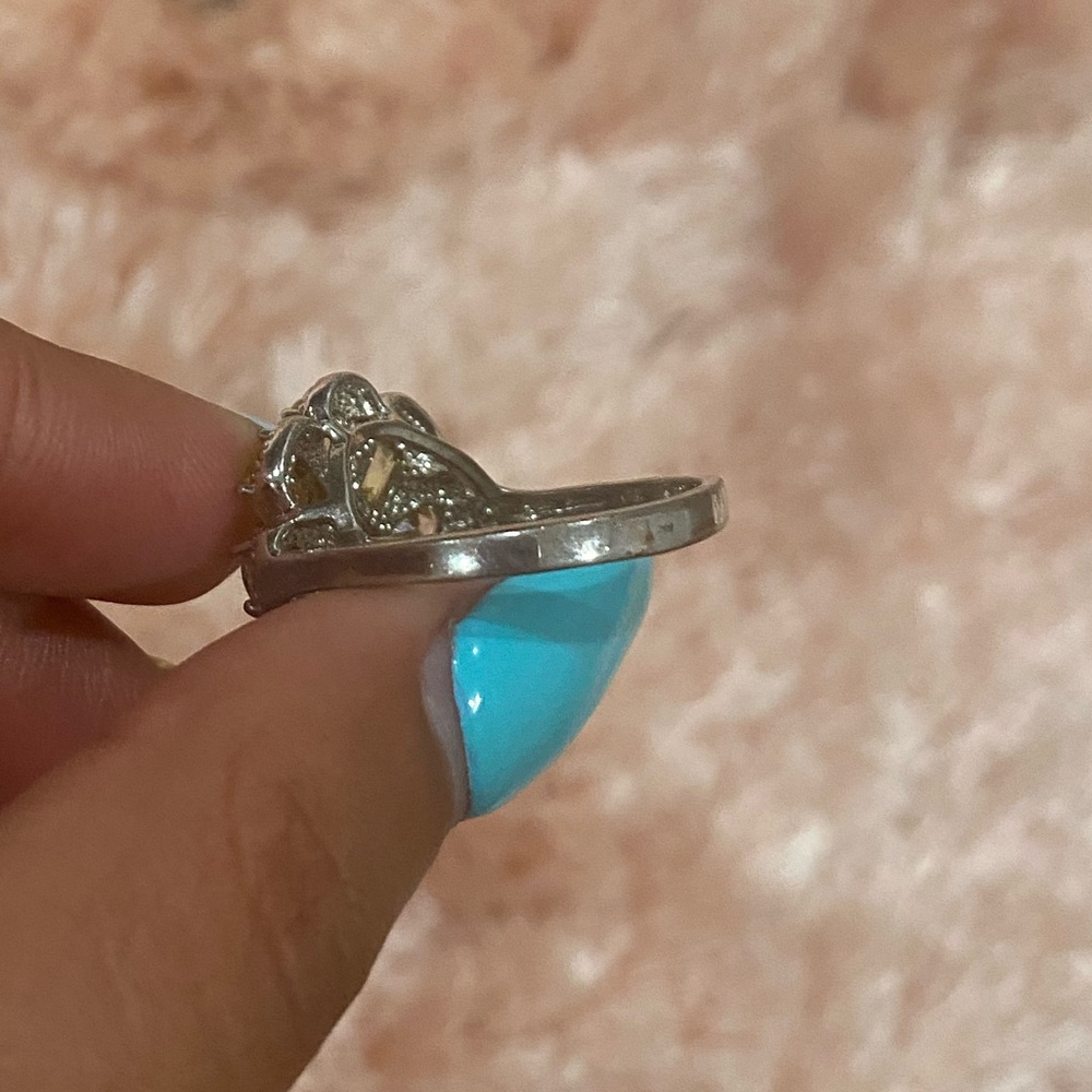 Ring 💍 - Picture 2 of 6